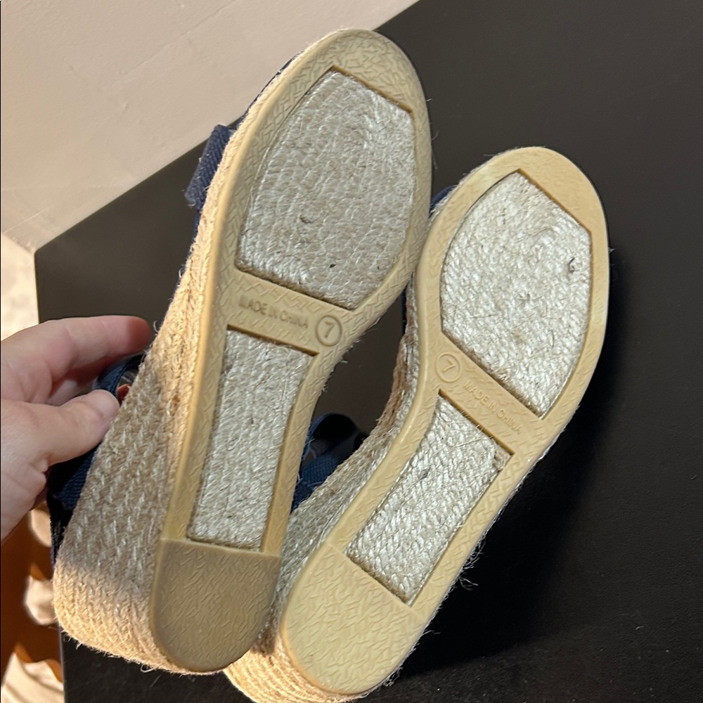 Lauren Ralph Lauren Navy Sandals - Picture 4 of 4